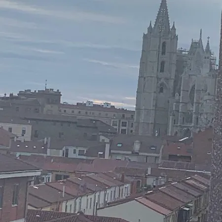 Vivienda Turistica Vistas Catedral Apartment Leon Exterior photo